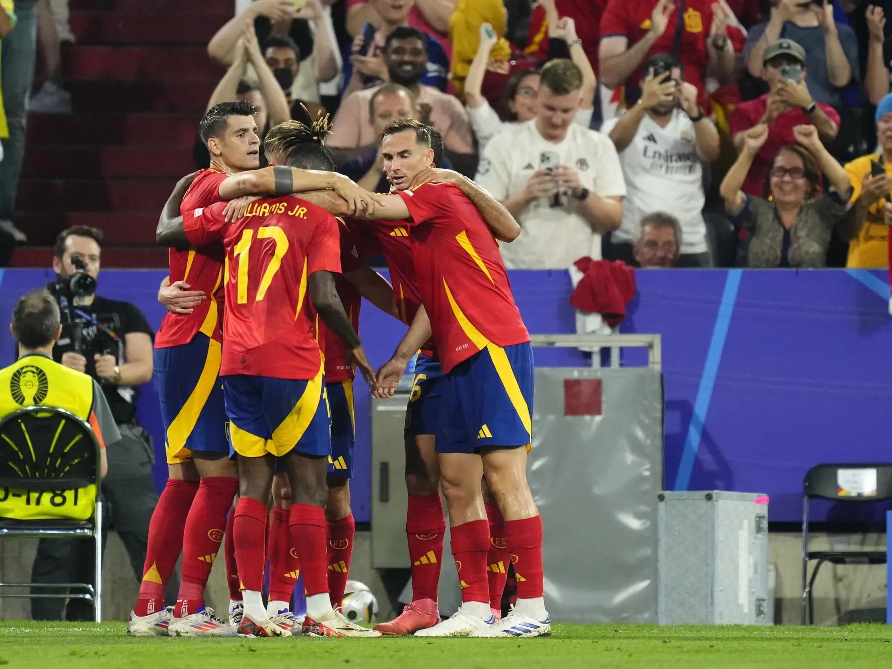 欧洲精彩足球赛事成为球迷关注焦点