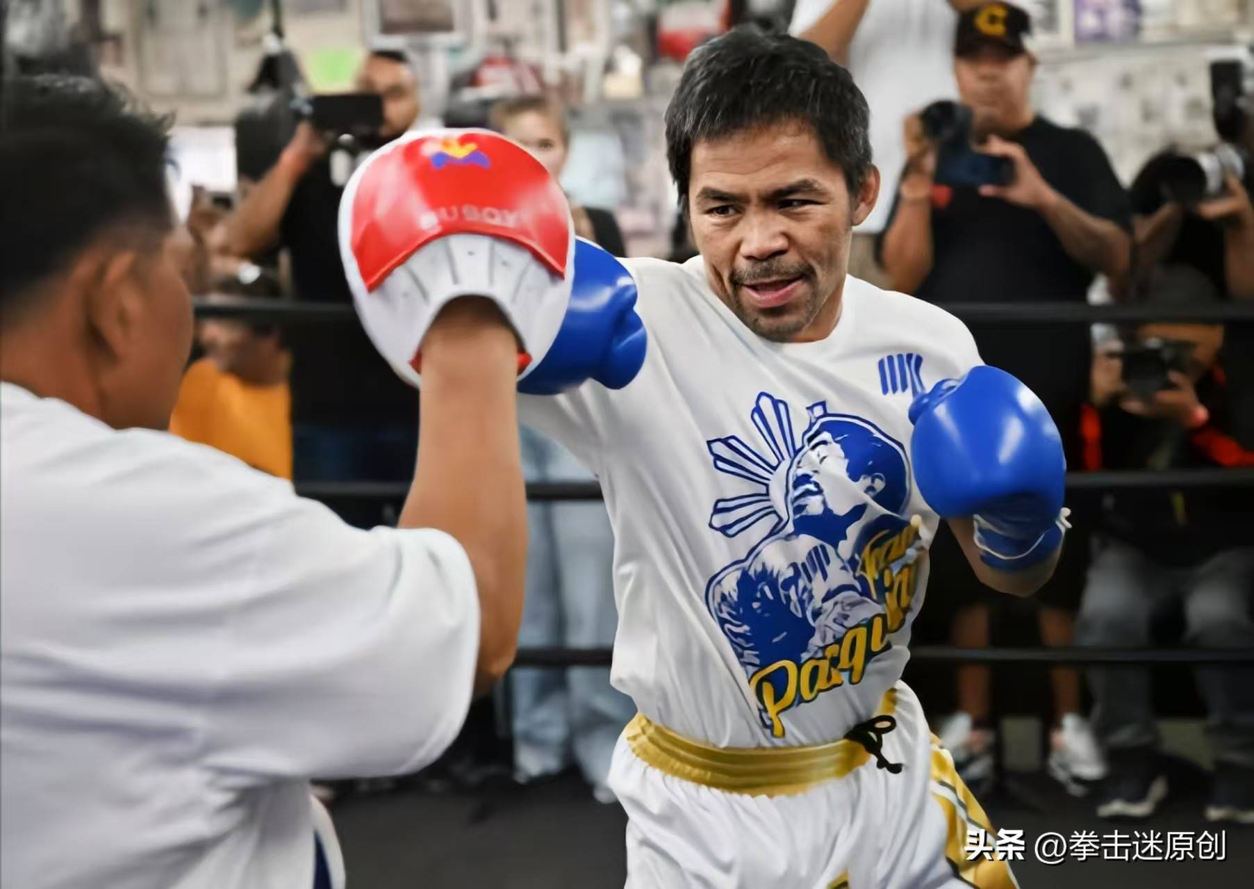 英国队在拳击比赛中全面压倒对手，取得胜利