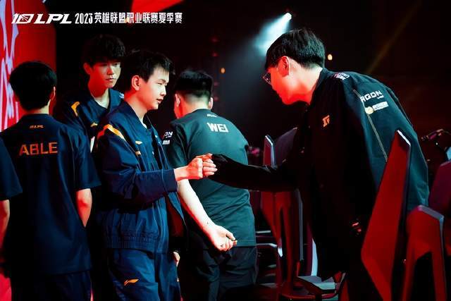 劲敌逐鹿，实力悬殊双方精彩对决