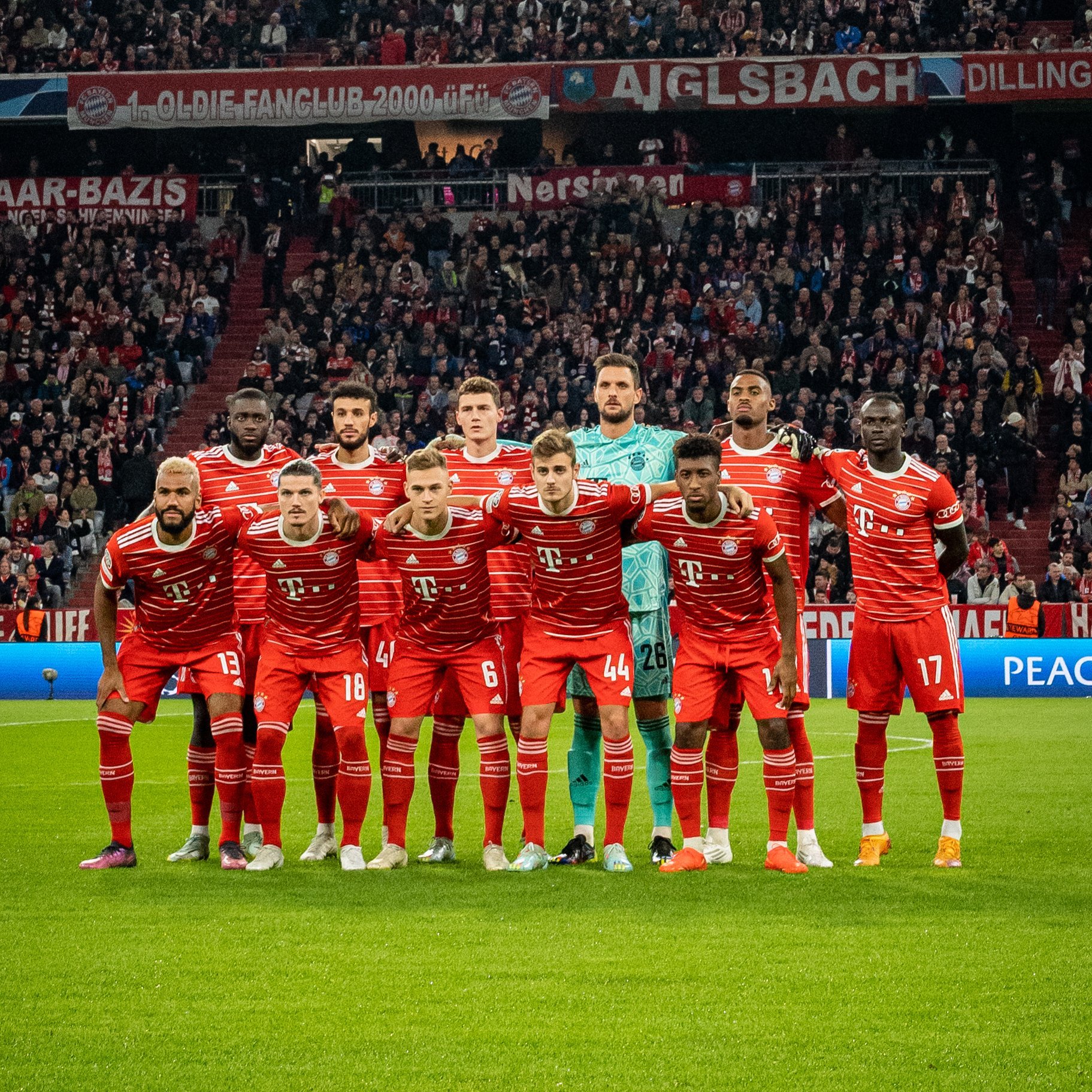 IM体育官方网-拜仁慕尼黑豪取胜利，晋级比赛八强