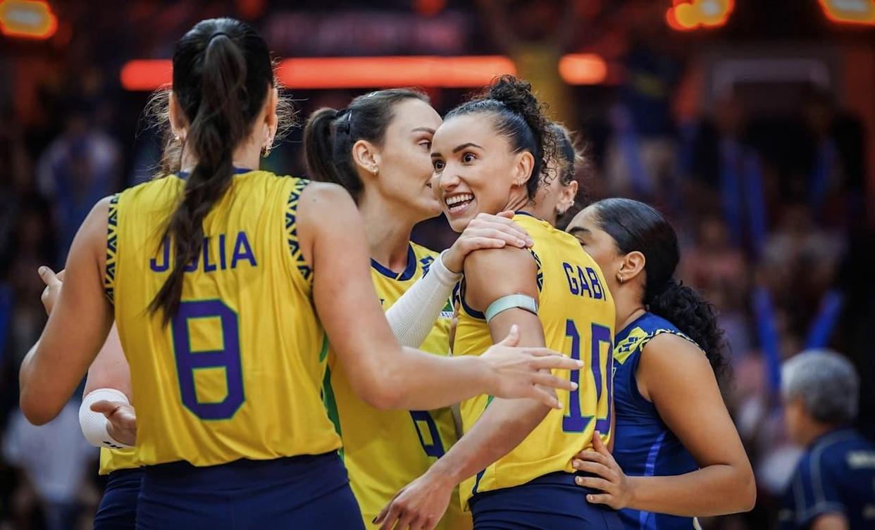 巴西运动员在沙滩排球比赛中实现逆袭