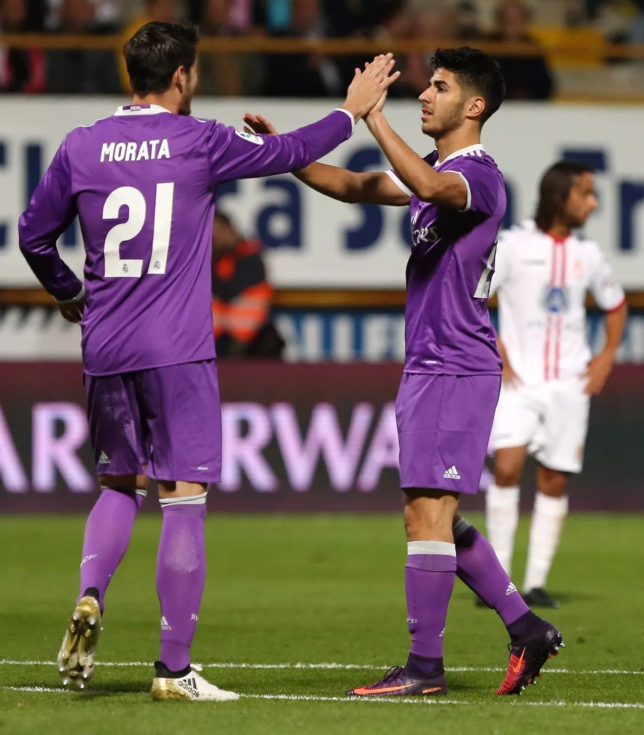 足球风云：球队获得重要胜利，晋级下一轮