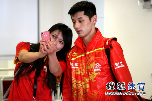 日本乒乓球队轻取瑞典乒乓球队，张继科爆发神勇